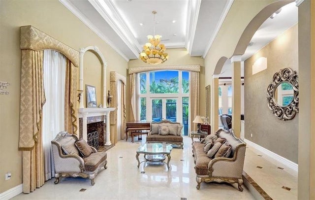 2 of 9 - 5981 Sw 37th Ter, Fort Lauderdale, FL