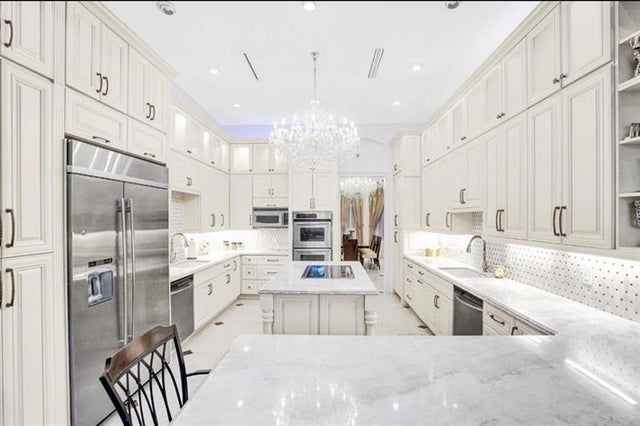 4 of 9 - 5981 Sw 37th Ter, Fort Lauderdale, FL