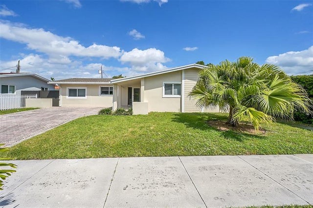 1 of 32 - 521 Sw 40th Ct, Coral Gables, FL