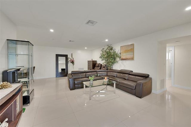 2 of 32 - 521 Sw 40th Ct, Coral Gables, FL