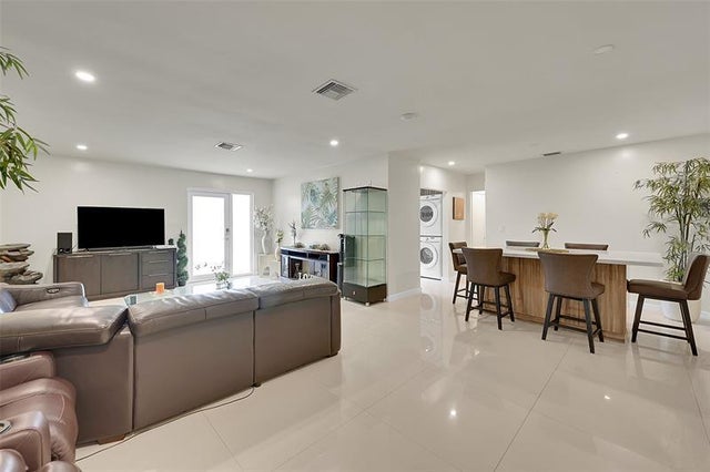 5 of 32 - 521 Sw 40th Ct, Coral Gables, FL