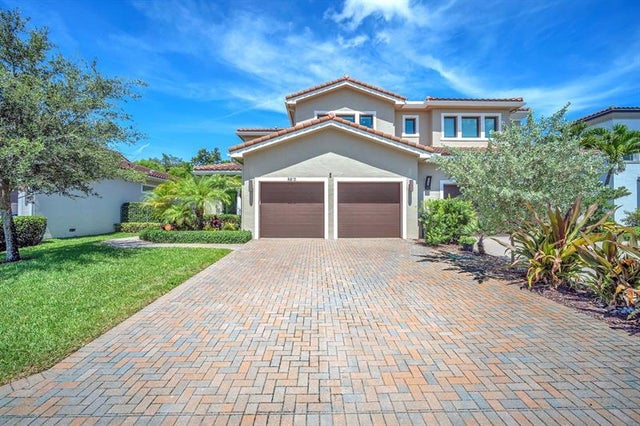 1 of 49 - 5812 E Brookfield Cir E, Hollywood, FL