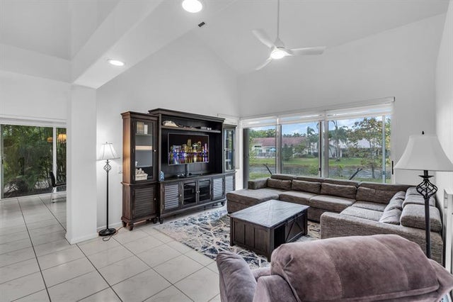 3 of 40 - 699 Spinnaker, Weston, FL
