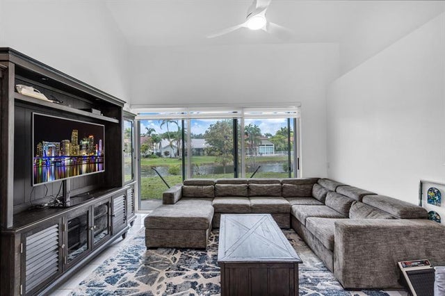 4 of 40 - 699 Spinnaker, Weston, FL