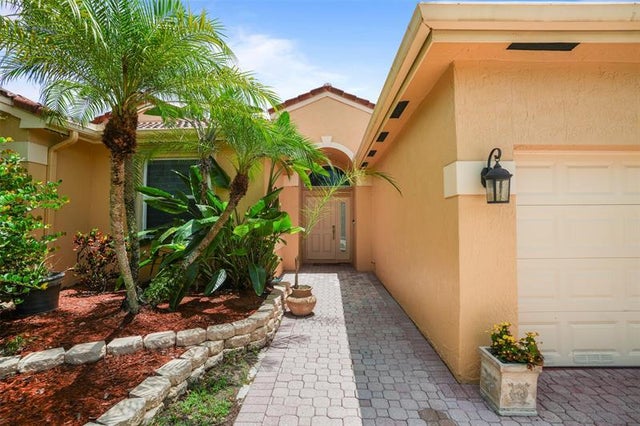 4 of 59 - 16332 N Segovia Cir, Fort Lauderdale, FL