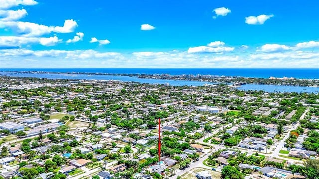 3 of 17 - 907 W Bloxham Street, Lantana, FL