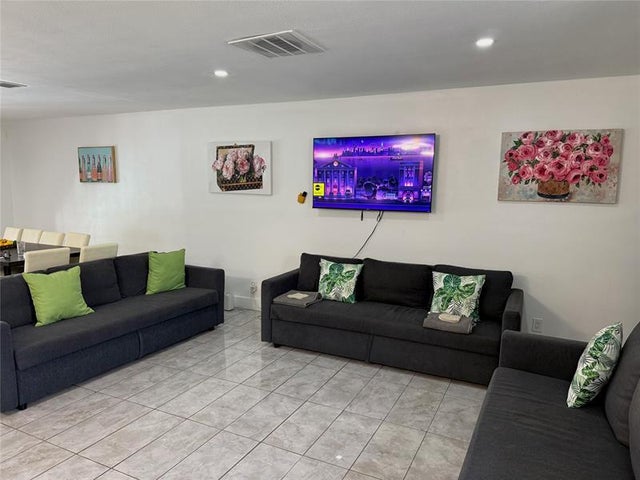 3 of 26 - 4115 Madison St, Hollywood, FL