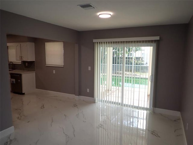 5 of 25 - 601 Sw 69th Way, Pembroke Pines, FL