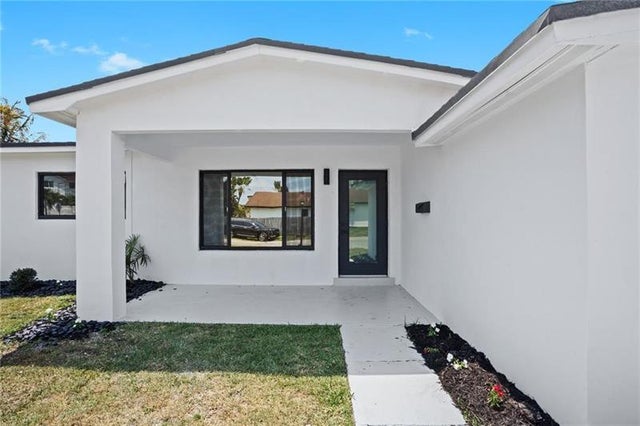3 of 47 - 48 Se 7th St, Hollywood, FL