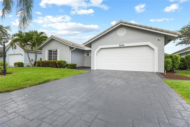 2 of 29 - 5494 Pine Cr, Coral Springs, FL