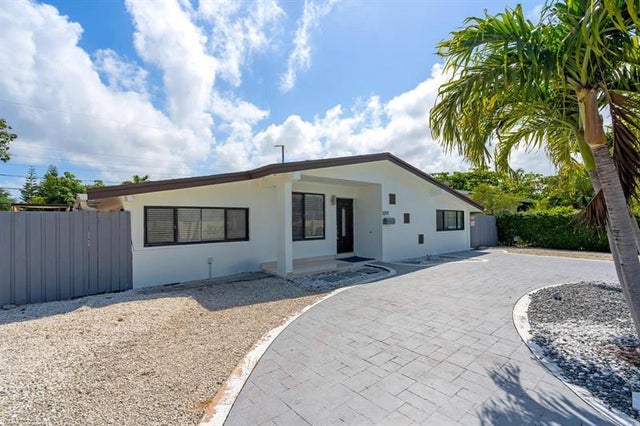 2 of 46 - 2510 Ne 215th St, Miami, FL