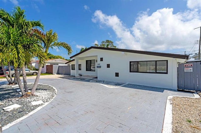 4 of 46 - 2510 Ne 215th St, Miami, FL