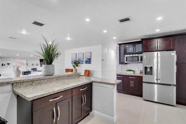 5 of 46 - 2510 Ne 215th St, Miami, FL