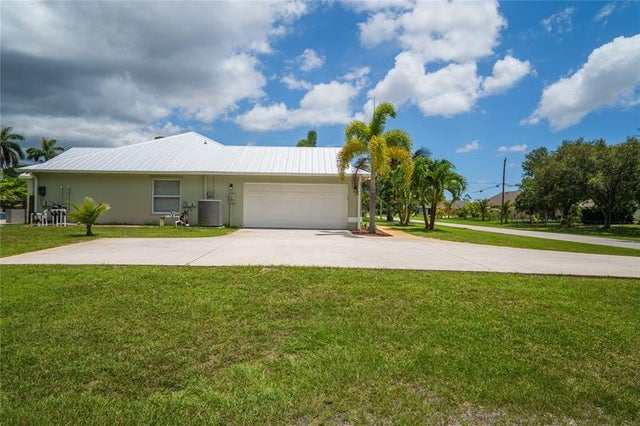 5 of 37 - 1852 Sw Erie St, Port St. Lucie, FL