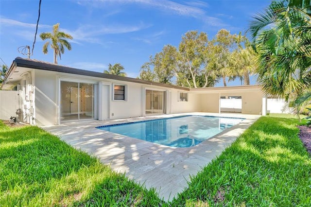 3 of 27 - 2111 Ne 35th St, Lighthouse Point, FL