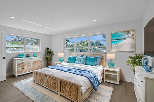 4 of 27 - 2111 Ne 35th St, Lighthouse Point, FL