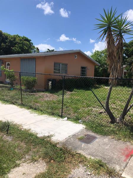 1 of 3 - 3061 Nw 2nd St, Fort Lauderdale, FL
