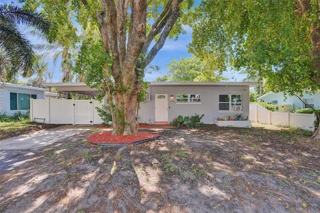 2 of 33 - 130 Akron St, Lake Worth, FL
