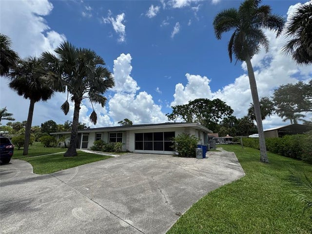 5 of 43 - 64 Wolcott Dr, Fort Myers, FL