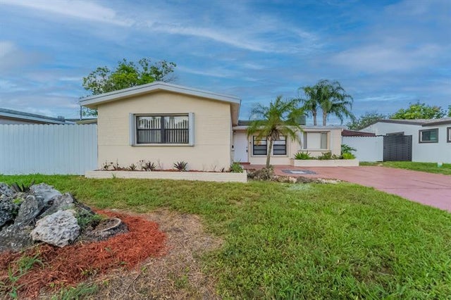 2 of 29 - 6660 Allen St, Hollywood, FL
