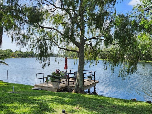 3 of 17 - 10321 Nw 18th Pl, Pembroke Pines, FL