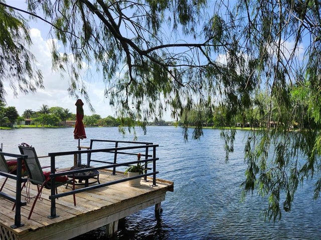 4 of 17 - 10321 Nw 18th Pl, Pembroke Pines, FL