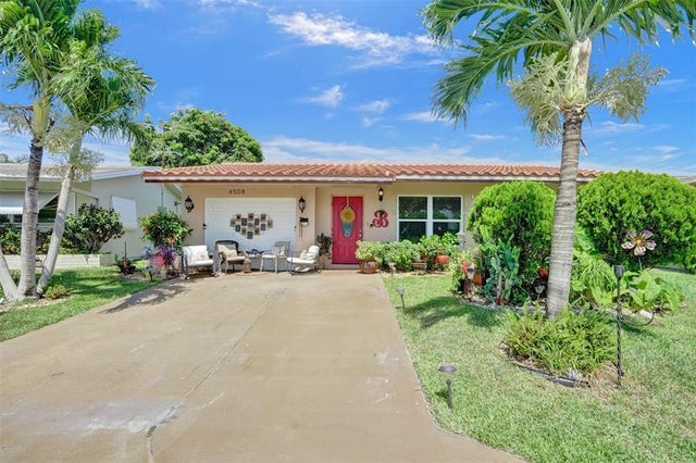 1 of 32 - 4508 Nw 43rd Ter, Tamarac, FL