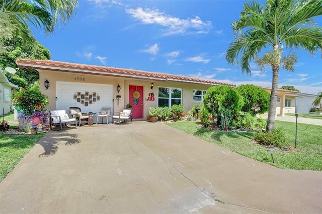 2 of 32 - 4508 Nw 43rd Ter, Tamarac, FL