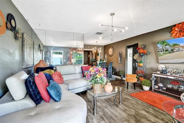 5 of 32 - 4508 Nw 43rd Ter, Tamarac, FL