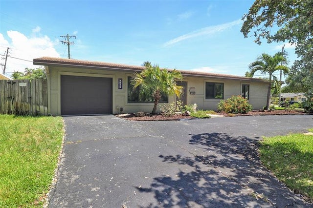 1 of 41 - 2141 Ne 49th St, Lighthouse Point, FL