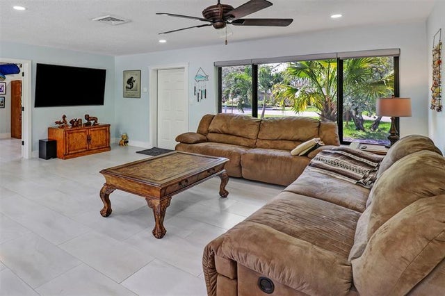 4 of 41 - 2141 Ne 49th St, Lighthouse Point, FL