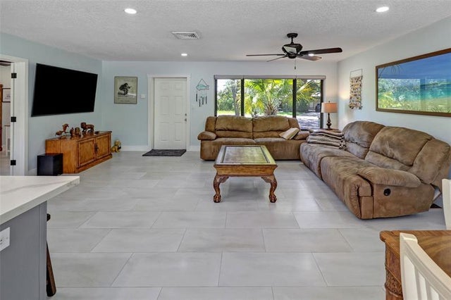 5 of 41 - 2141 Ne 49th St, Lighthouse Point, FL