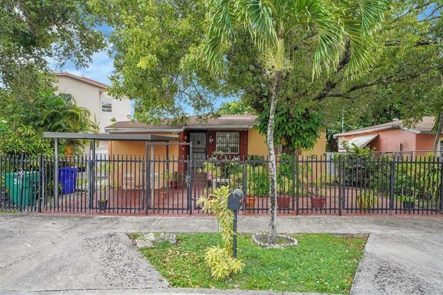 1 of 25 - 415 Flagami Blvd, Miami, FL