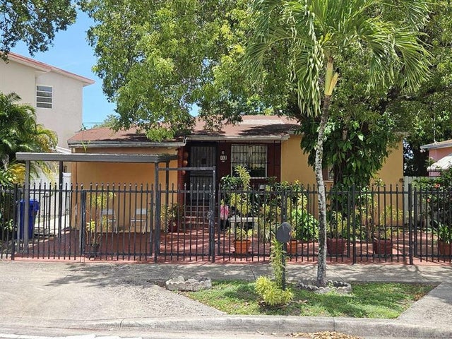 2 of 25 - 415 Flagami Blvd, Miami, FL
