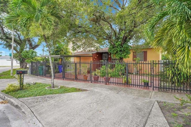 3 of 25 - 415 Flagami Blvd, Miami, FL