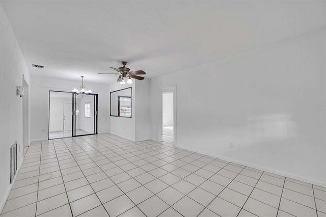 5 of 25 - 415 Flagami Blvd, Miami, FL
