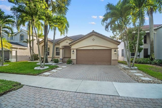 1 of 49 - 972 Lavender Cir, Weston, FL