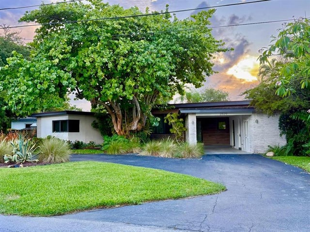 2 of 35 - 2829 Ne 17th Ave, Wilton Manors, FL