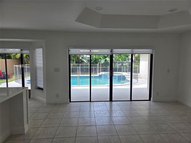 2 of 19 - 1624 Newport Ln, Weston, FL