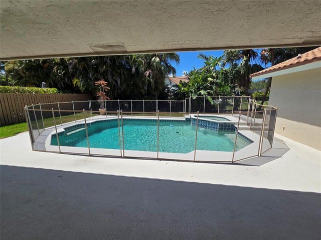 3 of 19 - 1624 Newport Ln, Weston, FL