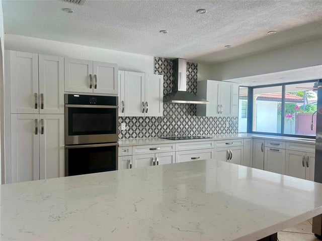 1 of 19 - 4000 N 37th Ave, Hollywood, FL