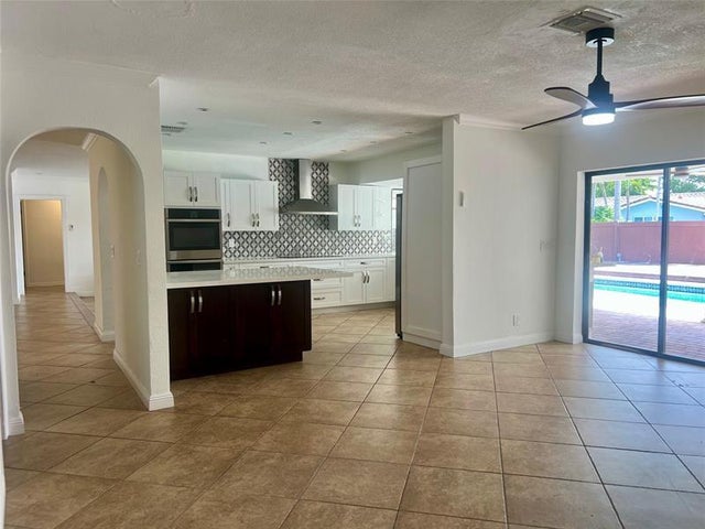 3 of 19 - 4000 N 37th Ave, Hollywood, FL