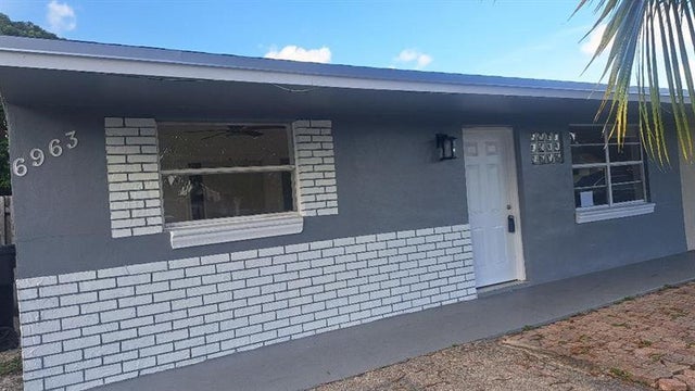 3 of 5 - 6963 Sw 19th St, North Lauderdale, FL