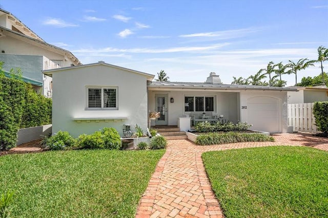 2 of 25 - 2612 Alamanda Ct, Fort Lauderdale, FL