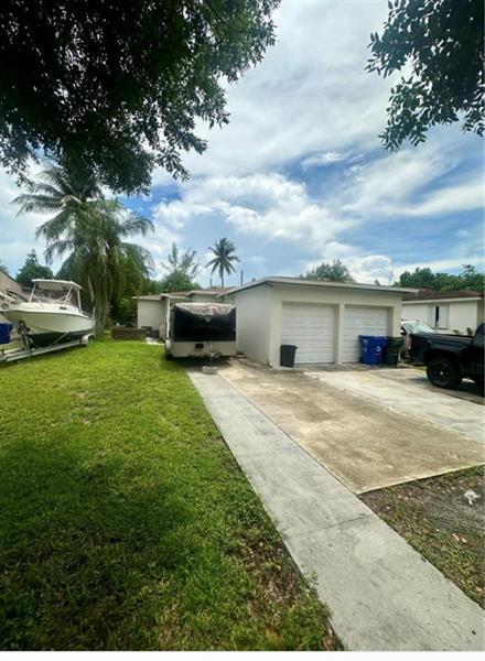 1 of 15 - 2520 Fillmore St, Hollywood, FL