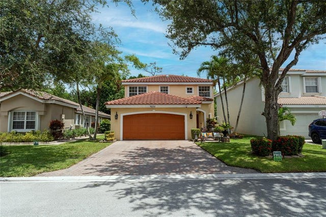 2 of 31 - 4053 Crescent Creek Dr, Coconut Creek, FL