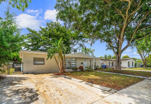 2 of 37 - 6540 Sw 8th St, North Lauderdale, FL