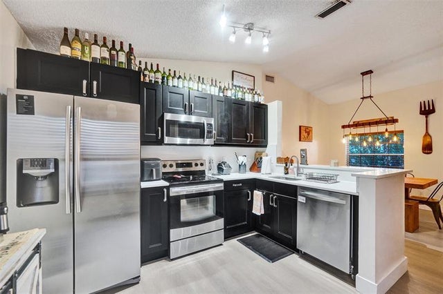 3 of 47 - 895 Sw 180th Ter, Pembroke Pines, FL