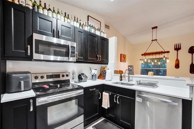 4 of 47 - 895 Sw 180th Ter, Pembroke Pines, FL