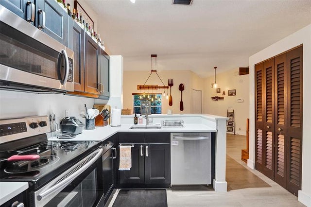 5 of 47 - 895 Sw 180th Ter, Pembroke Pines, FL